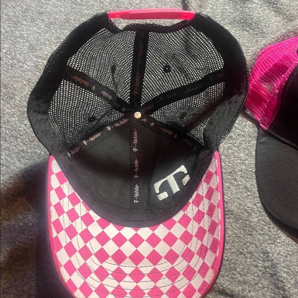 T-Mobile hat bundle - Picture 4 of 6